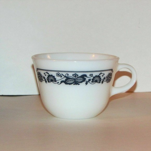 Vintage Pyrex Corning Coffee Cup Old Towne Blue Onion White Glass Teacup - Picture 1 of 5